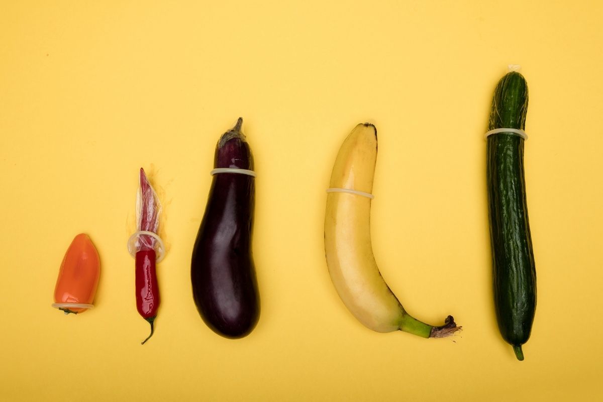 Prezervatyvai ant įvairaus dydžio vaisių ir daržovių